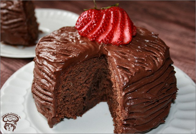 Gâteau au chocolat et son glaçage fouetté
