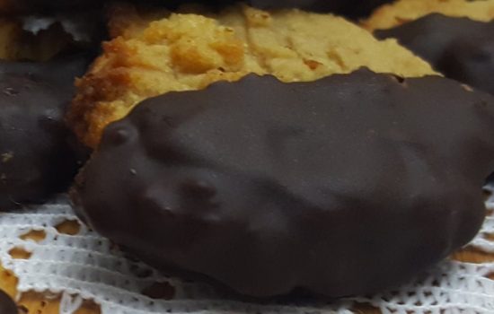 Biscuits au beurre d’arachide trempés dans le chocolat