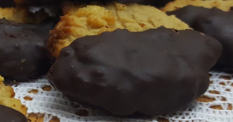 Biscuits au beurre d’arachide trempés dans le chocolat