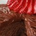 Gâteau au chocolat et son glaçage fouetté