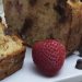 Pain aux bananes, fraises et brisures de chocolat